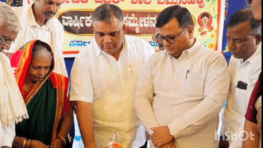 ಶಿಗ್ಗಾಂವ: ಬೊಮ್ಮನಹಳ್ಳಿಯಲ್ಲಿ ವಾರ್ಷಿಕ ಸ್ನೇಹ ಸಮ್ಮೇಳನ ಕಾರ್ಯಕ್ರಮ; ಶಾಲಾ ದಿನಗಳ ಮೆಲುಕು ಹಾಕಿದ ಯಾಸೀರ್ ಖಾನ್ ಪಠಾಣ್