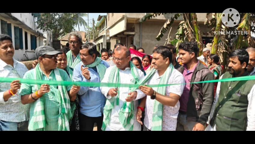 ভগবানপুর ২: বাল্যগোবিন্দপুরে কংক্রীট রাস্তা নির্মাণের উদ্বোধনে জেলা পরিষদের পূর্ত কর্মাধ্যক্ষ মানব কুমার পড়ুয়া
