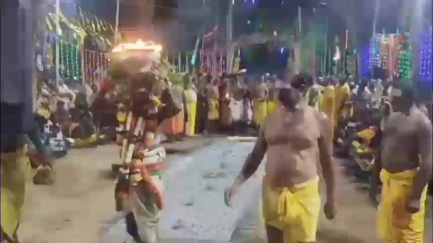 எடப்பாடி: ஒட்டப்பட்டி அன்னை ஆனந்தாயி ஸ்ரீ அங்காளம்மன் பரமேஸ்வரி கோவிலில் தீமிதி விழா