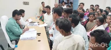 భద్రాచలం: భద్రాచలం ఐటీడీఏ కార్యాలయంలో ప్రాజెక్ట్ అధికారులతో గిరిజన దర్బార్ నిర్వహించిన ప్రాజెక్ట్ అధికారి రాహుల్