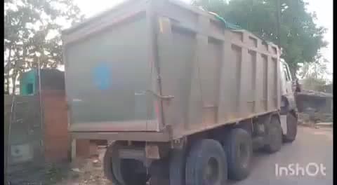 पारशिवनी: डुमरी येथे अवैधरित्या रेतीची चोरटीवाहतुक करणाऱ्या आरोपीविरूध्द गुन्हा रेती व वाहन सह २६ लाख रू.चा मुद्देमाल जप्त .
