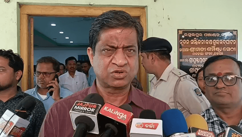 ବରୀ ରାମଚନ୍ଦ୍ରପୁର: ଜଣ ଅଭିଯୋଗ ଶୁଣାଣିରେ ନିଷ୍ପତ୍ତିକୁ ନେଇ ରସୁଲପୁର ବ୍ଲକ କାର୍ଯ୍ୟାଳୟରେ ସୂଚନା ଦେଲେ ଜିଲ୍ଲାପାଳ ଅମ୍ବର କୁମାର କର