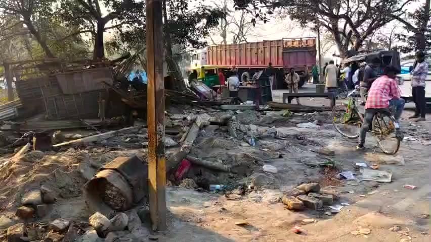 खरीक: रंगरा चौक पर अतिक्रमण अभियान रुका, सवाल उठे