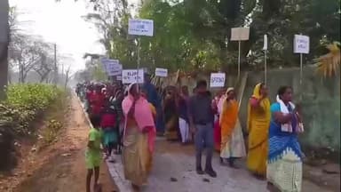 মাটিয়া: শিমলীতোলাস্থিত শশীকুমাৰ চাহ বাগিচাত শ্ৰমিকসকলে এক বিশাল প্ৰতিবাদী সমদল উলিয়াই পৰিৱেশ উত্তাল কৰি তোলে