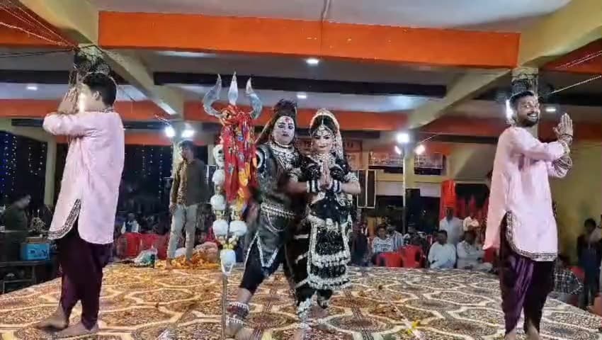 बीघापुर: नगर पंचायत बीघापुर के गोदावलेश्वर धाम में चल रहा तीन दिवसीय सांस्कृतिक कार्यक्रम