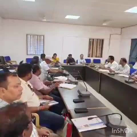 भानपुरी: बस्तर ब्लॉक को पूर्ण साक्षर बनाने के लिए जिला नोडल अधिकारी ने संकुल समन्वयकों की बैठक ली