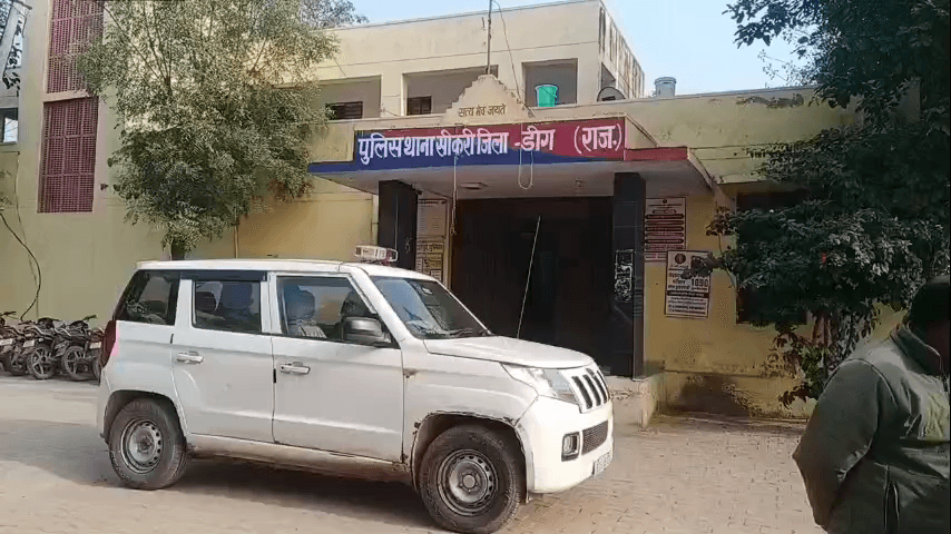 सीकरी: सीकरी पुलिस ने फरीदाबाद, हरियाणा से 9 माह से फरार साइबर ठग को दबोचा, न्यायालय में पेश किया