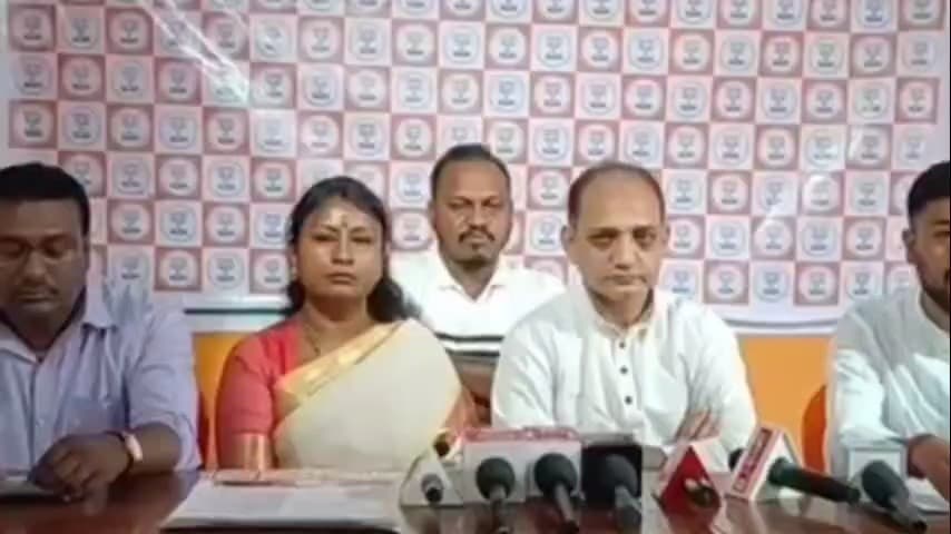 বিষ্ণুপুর ১: ডায়মন্ড হারবার বিজেপি সংগঠনিক জেলার পক্ষ থেকে  সাংবাদিক সম্মেলন উপস্থিত রাজ্য বিজেপির নেতৃত্বরা