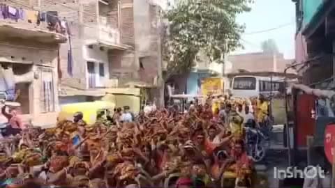 पालीगंज: पालीगंज के काली अमस्थान मंदिर में गणेश जी की प्राण प्रतिष्ठा के लिए तीन दिवसीय शोभायात्रा निकाली गई