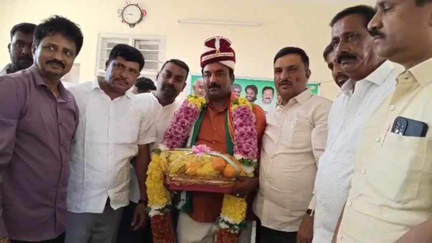 ದೊಡ್ಡಬಳ್ಳಾಪುರ: ನಗರದ ಪ್ರವಾಸಿ ಮಂದಿರದಲ್ಲಿ ಜೆಡಿಎಸ್ ಜಿಲ್ಲಾಧ್ಯಕ್ಷ ಕೋಡಗುರ್ಕಿ ಮಂಜುನಾಥ್ ಸುದ್ದಿಗೋಷ್ಠಿ