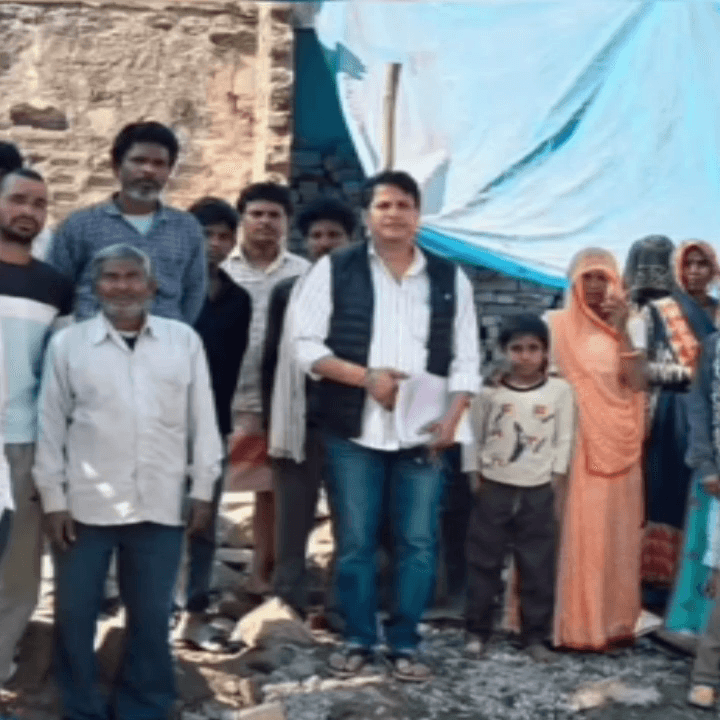 लक्ष्मणगढ़: लक्ष्मणगढ़ में नगरपालिका की कार्रवाई से 9 परिवार बेघर, बदहाली में SDM को सौंपा ज्ञापन