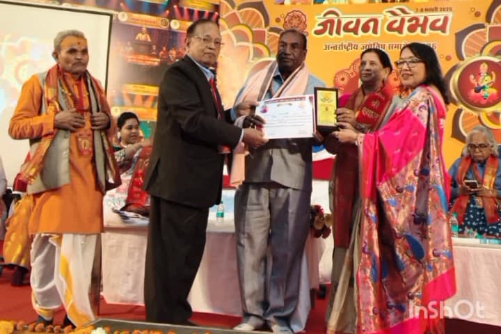 हाटपिपल्या: भोपाल में अंतर्राष्ट्रीय ज्योतिष सम्मेलन में नाथूलाल सोठिया ज्योतिष भूषण अवॉर्ड से सम्मानित