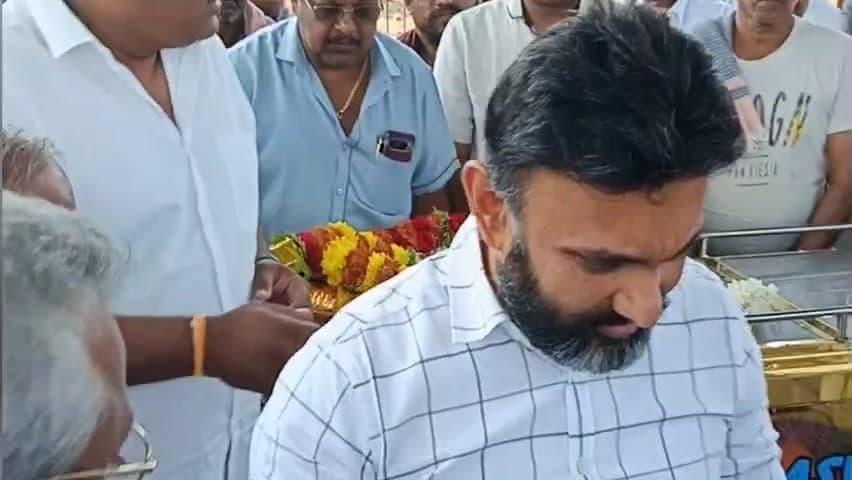 ನೆಲಮಂಗಲ: ಕೆನಡಾದಲ್ಲಿ ಗುಂಡಿನ ದಾಳಿಗೆ ತುತ್ತಾದ ತ್ಯಾಮಗೊಂಡ್ಲುವಿನ ಚಂದನ್ ಮೃತದೇಹದ ಅಂತಿಮ ದರ್ಶನ ಪಡೆದ ಸಂಸದ ಡಾ.ಕೆ ಸುಧಾಕರ್