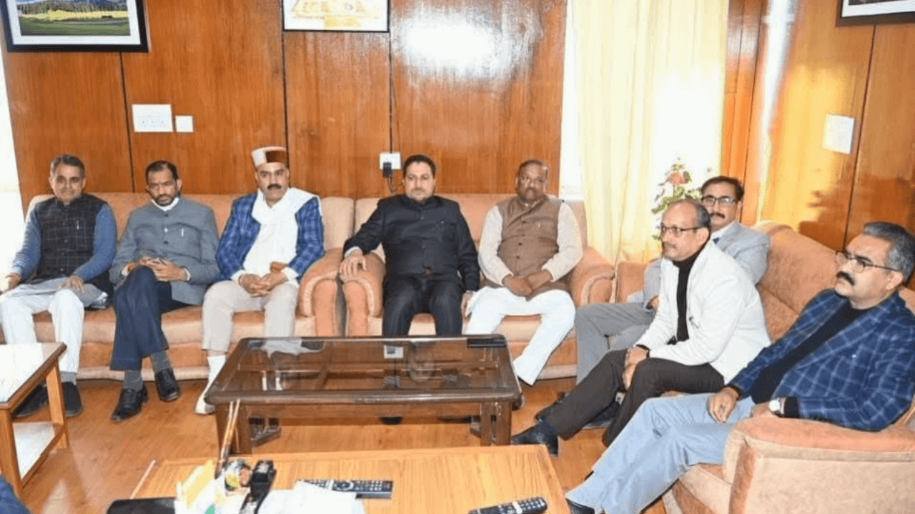 पधर: बजट सत्र से पहले भाजपा विधायक दल की बैठक, दरंग विधायक पूर्ण चंद ठाकुर भी हुए शामिल