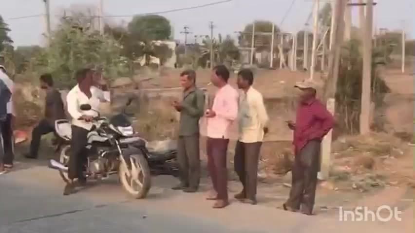 अरनोद: अरनोद–दलोट मार्ग पर चूपना जीएसएस के सामने कार और बाइक में जोरदार भिड़ंत, तीन युवक बाल-बाल बचे