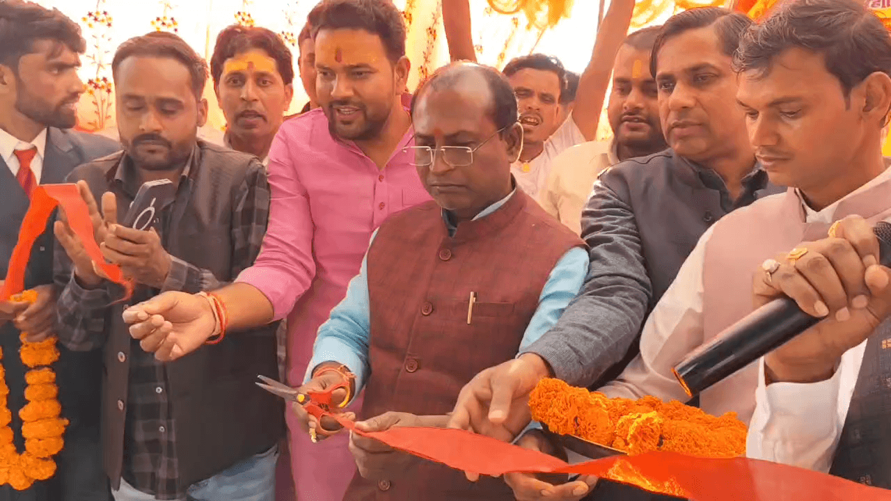 नासरीगंज: नोखा विधानसभा विधायक श्री नागेंद्र चंद्रवंशी द्वारा ग्राम घरी के महाशिवरात्रि मेला का फीता काटकर किया गया उद्घाटन