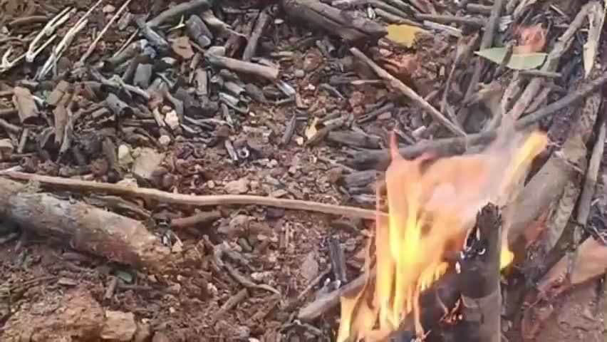 अंजड़: अंजड़ में आग से मजदूर की झोपड़ी राख, बाल-बाल बची बुजुर्ग महिला, प्रशासन से राहत की उम्मीद