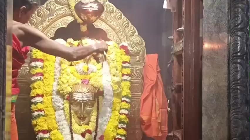 ಮಳವಳ್ಳಿ: ತಾಲ್ಲೂಕಿನ ಕಲ್ಲಾರೆಪುರ ಗ್ರಾಮದಲ್ಲಿ ಮಹಾ ಶಿವರಾತ್ರಿ ಅಂಗವಾಗಿ  ನಡೆದ ಶ್ರೀ ಮಹದೇಶ್ವರ ಸ್ವಾಮಿ ಪೂಜಾ ಮಹೋತ್ಸವ