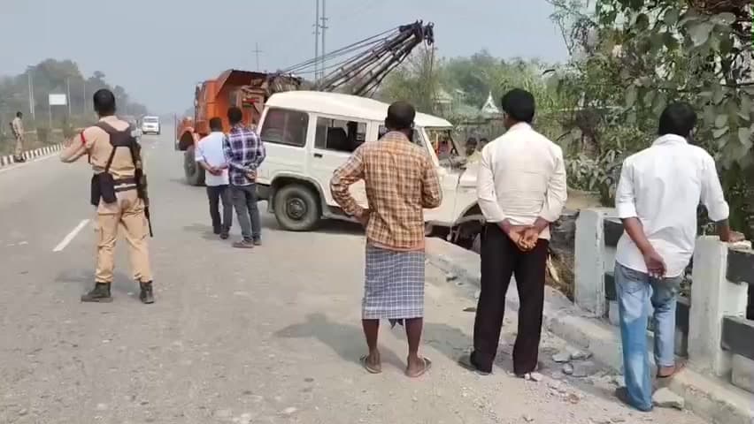 সৃজনগ্ৰাম: অভয়াপুৰীৰ শিঙিমাৰীত সংঘটিত হয় পথ দুৰ্ঘটনা, আৰক্ষীৰ দল উপস্থিত হৈ আহত চৰকাৰী বিষয়া গৰাকীক চিকিৎসালয়লৈ প্ৰেৰণ কৰে
