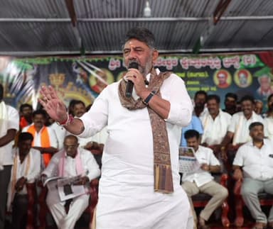 ಕನಕಪುರ: ತಾಲ್ಲೂಕಿನ ಶಿವಾಲ್ದಾಪ್ಪ ದೇಗುಲ ಸೇರಿದಂತೆ ಹಲವು ದೇವಾಲಯಗಳಿಗೆ ಡಿಸಿಎಂ ಡಿ.ಕೆ.ಶಿವಕುಮಾರ್ ಭೇಟಿ ಪೂಜೆ