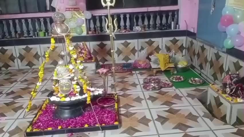 खण्डार: खंडार शहर में महाशिवरात्रि पर शिवालयों में श्रद्धालुओं की भीड़ उमड़ी, सुबह से देर रात तक हुए भजन कीर्तन