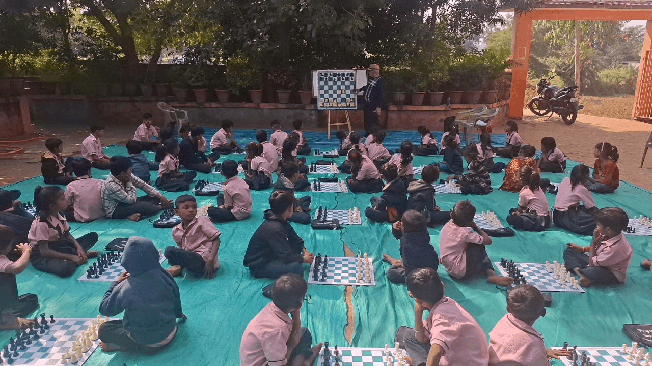 ધાનપુર: દાહોદ જિલ્લાના ધાનપુરના બોઘડવા પ્રાથમિક શાળાએ મધ્ય ઝોન એજ્યુકેશનલ ઇનોવેશન ફેસ્ટિવલમાં પ્રથમ સ્થાન મેળવ્યું