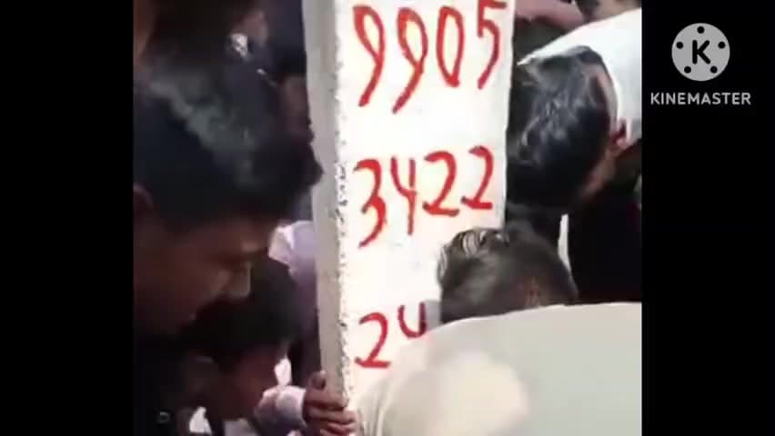सिसवन: टरेनवा गांव में ग्रामीणों ने बच्चा चोर को स्कूल के पास पकड़कर बिजली के पोल से बांधकर पीटा