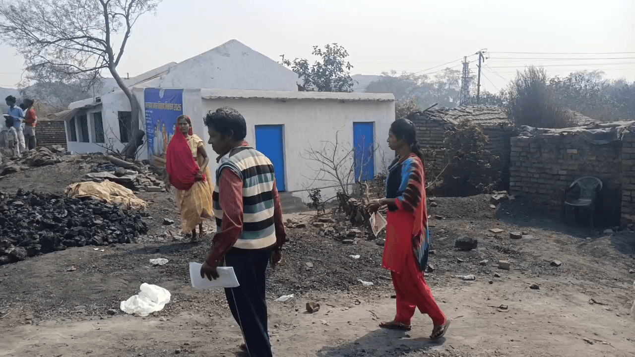 झरिया/जोरापोखर/सिंदरी: वार्ड 46 की पार्षद प्रत्याशी रानी देवी ने चलाया जनसंपर्क अभियान, लोगों का मिला भरपूर समर्थन
