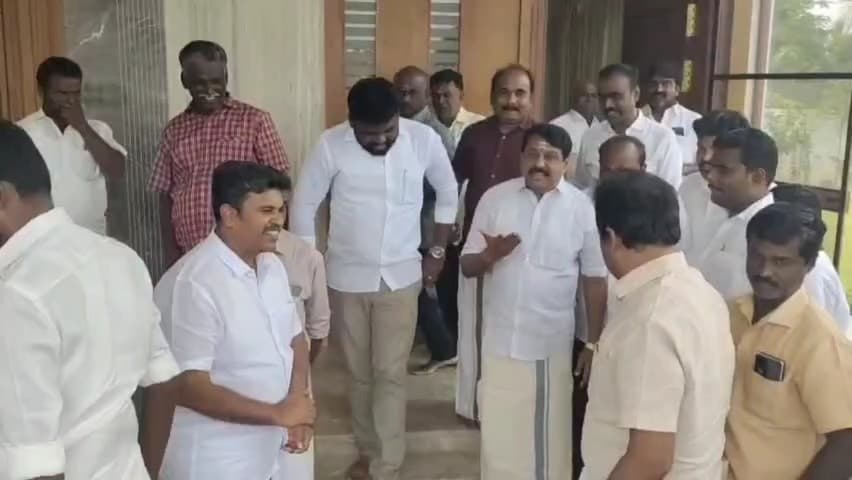 பாளையங்கோட்டை: என் ஜி ஓ காலனி இல்லத்தில் நடிகை திரிஷா குறித்து கருத்து தெரிவித்ததற்கு வருத்தம் தெரிவித்த நயினார் நாகேந்திரன்.
