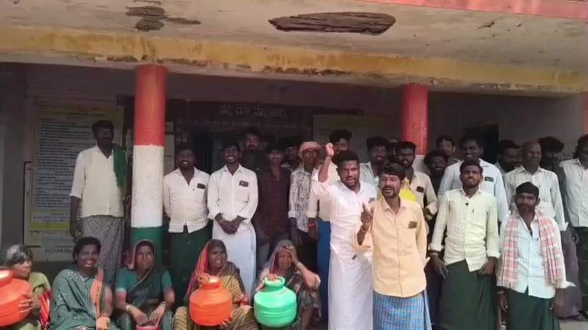 ಮಾನ್ವಿ: ಚಿಕ್ಕಕೊಟ್ನೆಕಲ್ ಗ್ರಾಮದಲ್ಲಿ‌ ಕುಡಿಯುವ ನೀರಿನ ಸಮರ್ಪಕ ಪೂರೈಕೆಗೆ ಆಗ್ರಹಿಸಿ ಪ್ರತಿಭಟನೆ