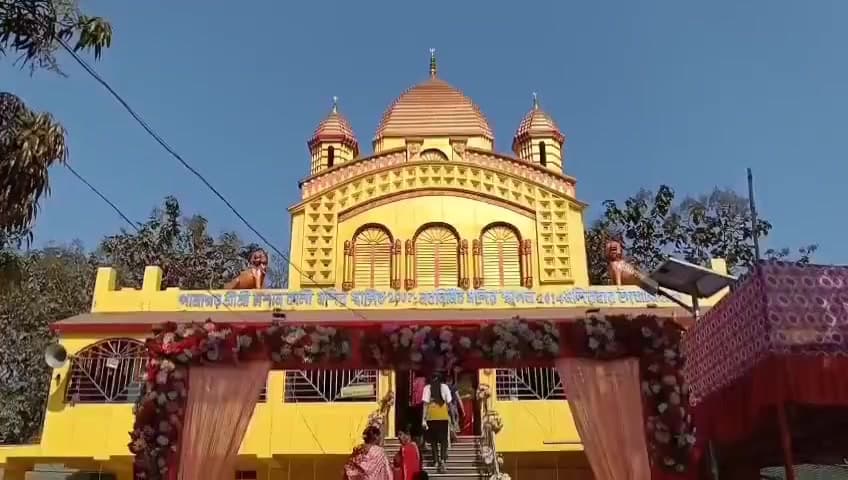 কাঁকসা: মহা ধুমধামে দক্ষিণেশ্বর মন্দিরের আদলে তৈরি পানাগড় রেলপাড় শ্মশান কালি মন্দিরের বার্ষিক পুজোয় হাজার হাজার ভক্তের সমাগম