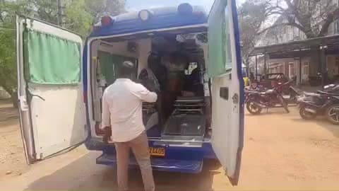 సూళ్లురుపేట: కొత్తూరు వద్ద ద్విచక్ర వాహనాన్ని ఢీకొన్న కారు, ఇద్దరికి తీవ్రగాయాలు