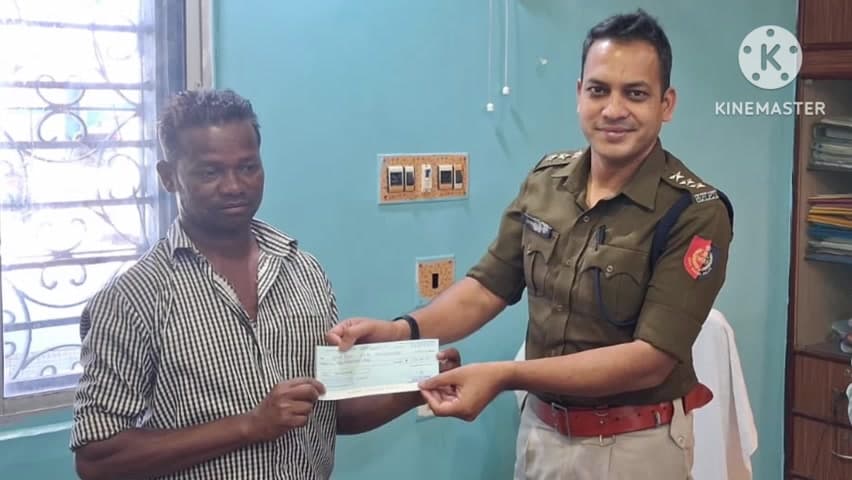 রঘুনাথপুর ২: গোবরান্দা গ্রামে অজানা জন্তুর আক্রমণে  ভেড়ার মৃত্যুর পরিপ্রেক্ষিতে ক্ষতিগ্রস্ত ৩টি পরিবারকে আর্থিক সাহায্য তুলে দিল