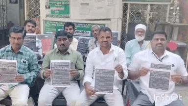 కోడుమూరు: గూడూరులో నిరవధిక దీక్షలు చేపట్టిన సహకార సంఘం సిబ్బంది