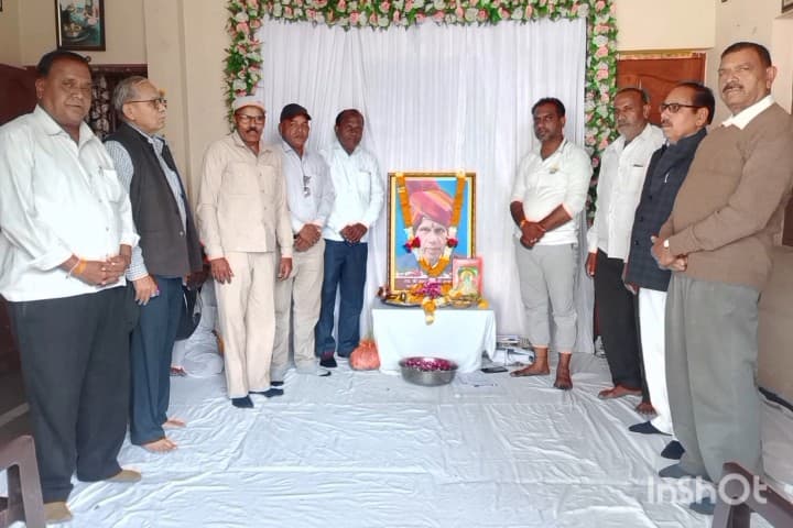 हाटपिपल्या: अजाक्स संघ ने दी श्रद्धांजलि