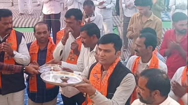 चौरई: हथोड़ा में चल रही श्रीमद् भागवत कथा की महा आरती में भाजपा के जनप्रतिनिधि हुए शामिल