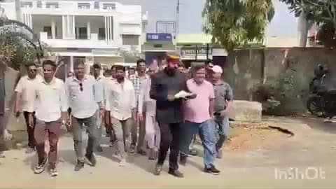 गढ़ी: पानी की किल्लत को लेकर ग्रामीणों ने गढ़ी उपखंड अधिकारी को पीएचडी विभाग के खिलाफ सौंपा ज्ञापन