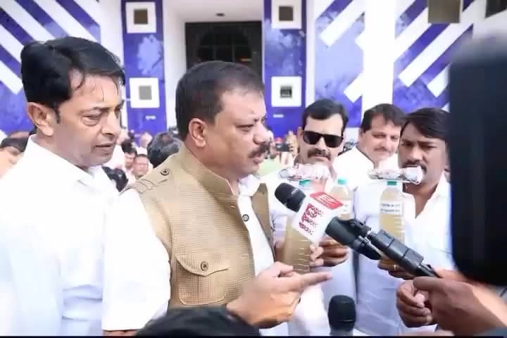 खैरलांजी: भागीरथपुरा जलकांड पर विधानसभा में कांग्रेस का प्रदर्शन, खैरलांजी विधायक विक्की पटेल शामिल