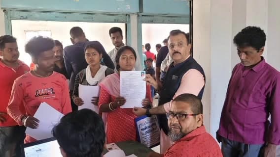 বজবজ ২: বজবজ দু'নম্বর ব্লকের মুচিশা এলাকায় যুব সাথী প্রকল্পের রেজিস্ট্রেশন ক্যাম্প পরিদর্শন করলেন পঞ্চায়েত সমিতির সভাপতি