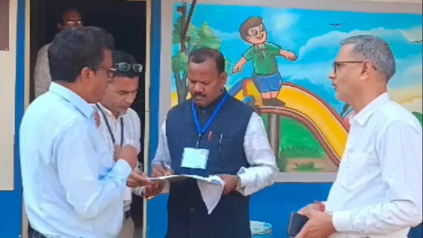 बरेली: बरेली तहसीलदार रामजीलाल वर्मा ने परीक्षा केंद्रों का औचक निरीक्षण किया, आवश्यक दिशा-निर्देश दिए