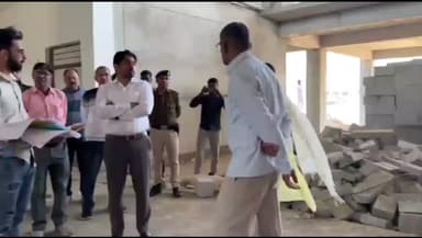 देवसर: बरगवा में निर्माणाधीन सिविल अस्पताल का कलेक्टर ने किया निरीक्षण, एजेंसी को समय पर काम पूरा करने का निर्देश