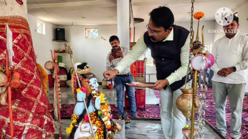 तुमसर: लोकसंवाद व भक्तीचा संगम: माजी खासदार सुनील मेंढे यांनी घेतले श्री हरिहर टोली मंदिरात महादेवांचे दर्शन