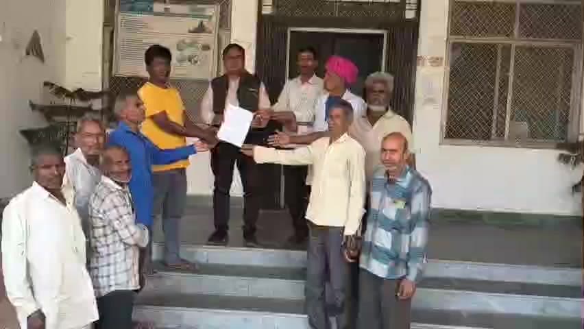 भूपालसागर: भूपालसागर में नाली पर ‘ताला’, खेतों में प्यास का ज्वार: 400 बीघा गेहूं संकट में, किसानों ने एसडीएम दर पर दी दस्तक