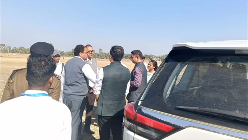 डोभी: डोभी स्थित अमृतसर-कोलकाता कॉरिडोर पहुंचे उद्योग विभाग के निदेशक, की समीक्षा