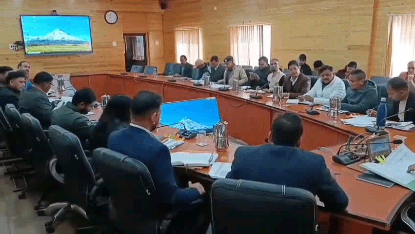 डीडीहाट: जनपद में अवैध मादक पदार्थों के कारोबार पर नियंत्रण के लिए जिला अधिकारी की अध्यक्षता में जिला कार्यालय सभागार में बैठक