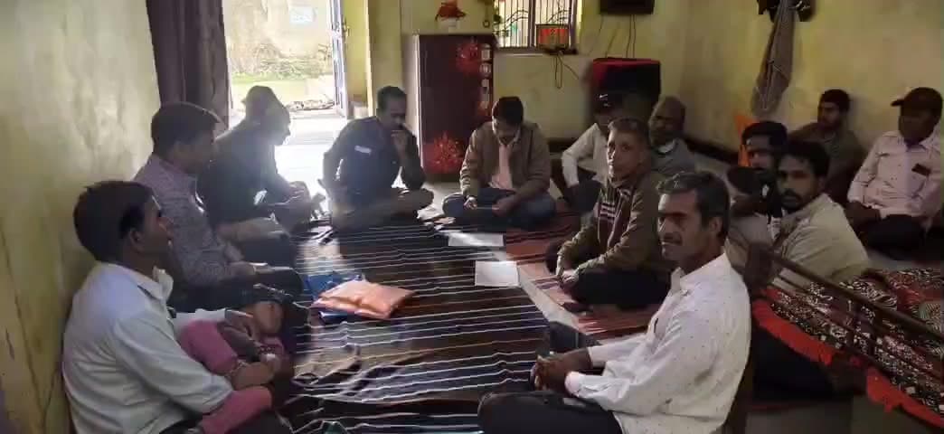 दलौदा: कचनारा मंडलम पंचायत के गांवों में 'बूथ चलो, गांव चलो' अभियान के तहत कांग्रेस समिति का गठन