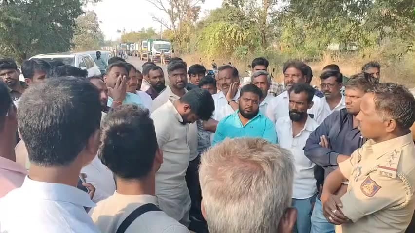 ದೊಡ್ಡಬಳ್ಳಾಪುರ: ತಾಲ್ಲೂಕಿನ ಎಂ.ಎಸ್.ಜಿ.ಪಿ.ಕಸದ ಘಟಕಕ್ಕೆ  ಹೆಚ್ಚುವರಿ ಕಸದ ಲಾರಿಗಳ ಆಗಮನ ಆರೋಪ ಶಾಸಕ ದೀರಜ್ ಮುನಿರಾಜುರಿಂದ ಪ್ರತಿಭಟನೆ