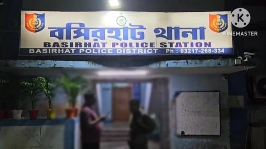 বসিরহাট ১: বসিরহাটের সোলাদানা এলাকায় চুরির ঘটনায় আটক এক ব্যক্তি