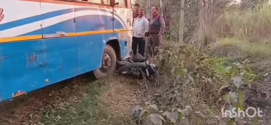 नगीना: बढ़ापुर नगीना मार्ग पर उनी नदी के पुल के पास बस की टक्कर में बाइक सवार दंपत्ति की मौत, एक बाइक गंभीर रूप से घायल