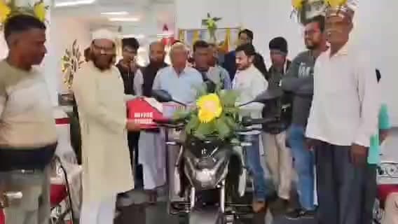 हैदरनगर: हुसैनाबाद एसडीपीओ ने हैदरनगर में हीरो बाइक शोरूम का उद्घाटन किया, मिलेगी बेहतर सुविधा